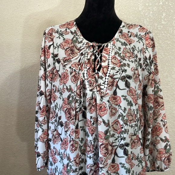 PLEIONE ROSE PATTERN BLOUSE - Picture 2 of 9